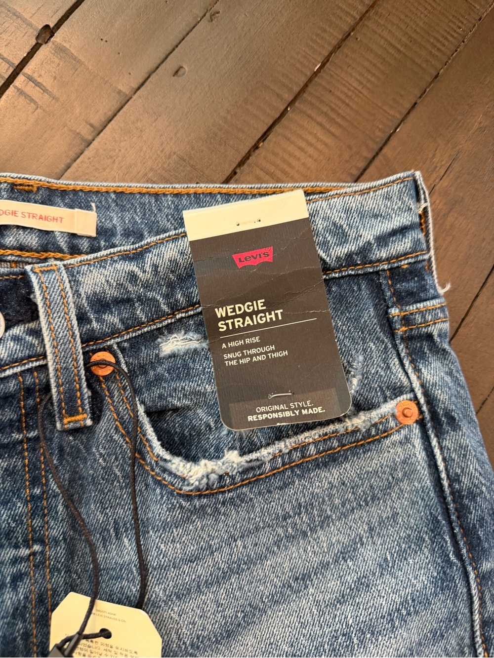 🔥NWT LEVI’S Wedgie Straight leg Jeans size 27Wx28L Women’s Brand new - Picture 7 of 9